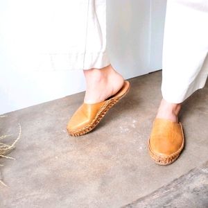 Mohinders leather slides